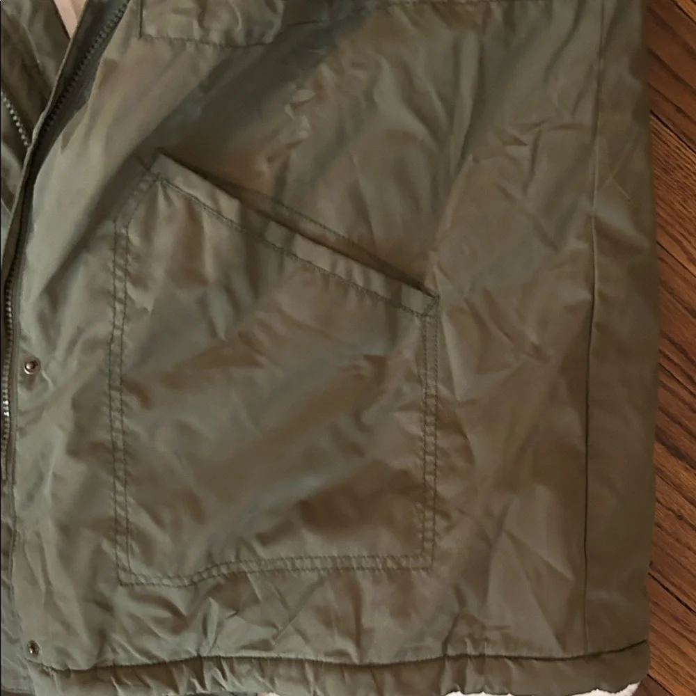 Old Navy Cream Faux Fur Jacket - Picture 3 of 4